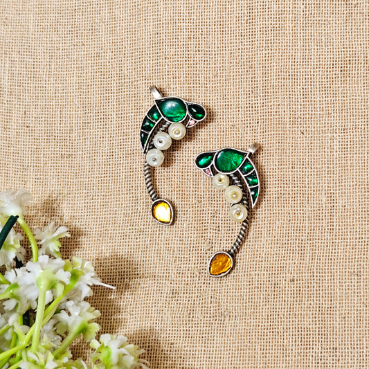 "Shell"Silver Look Alike Stone Earcuffs