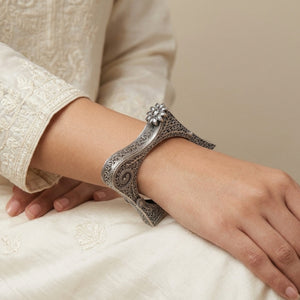 "Emani" Silver Look Alike Oxidised Kada