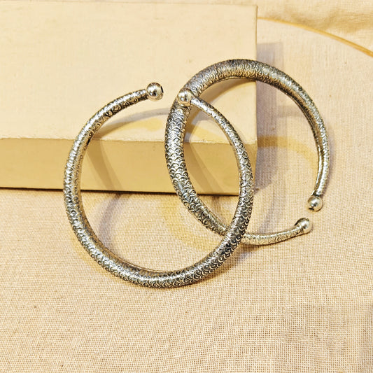 "Sunny"Silver Look Alike Oxidized Kada
