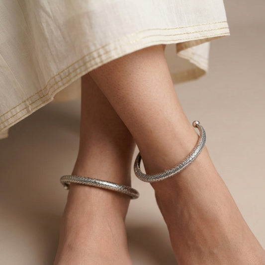 "Sunny"Silver Look Alike Oxidized Kada