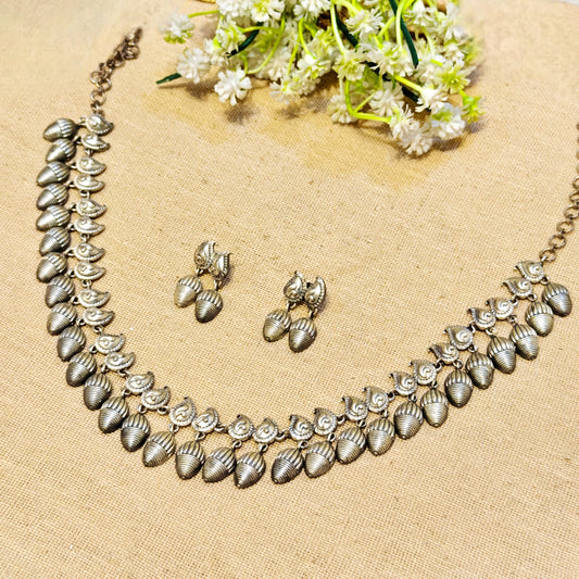 "Sleet"Silver Look Alike Oxidized Choker