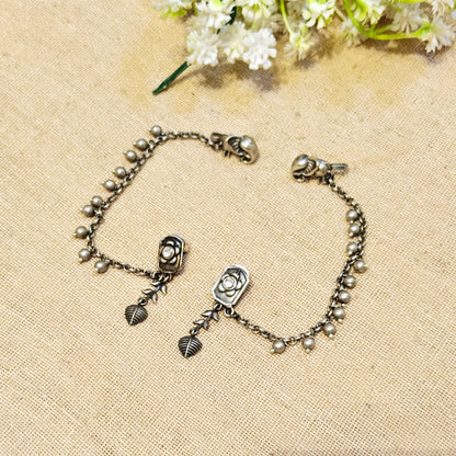 "Aster"Silver Look Alike Oxidized Earcuff