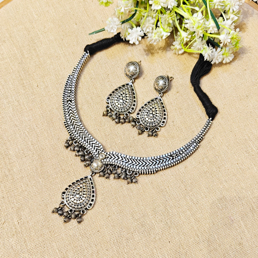 "Dolera"Silver Look Alike Oxidized Choker