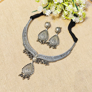 "Dolera"Silver Look Alike Oxidized Choker