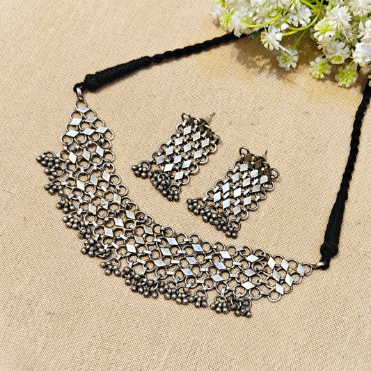 "Ring"Silver Look Alike Choker