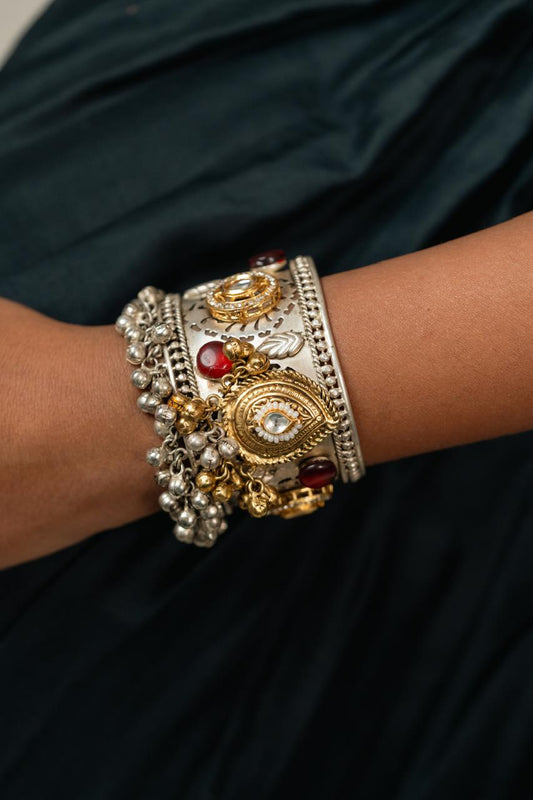 "Sitam" Silver Plated Handcuff