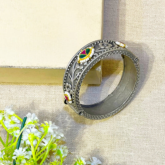 "Flowy" Silver Look Alike Kundan Kadas