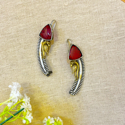 " Indus " Silver Look Alike Stone Earcuff