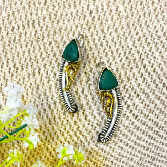" Indus " Silver Look Alike Stone Earcuff