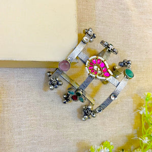 " Marina " Silver Look Alike Handcuff