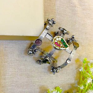 " Marina " Silver Look Alike Handcuff