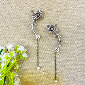 " Whire " Silver Look Alike Oxidized Earcuff