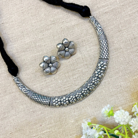 "Noir" Silver Look Alike Choker